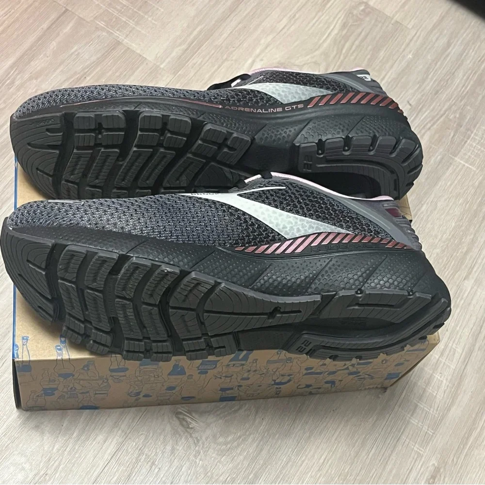NWT Women’s‎ Brooks Adrenaline GTS 22 Black  and Pink Running Shoes Sz 12 Wide